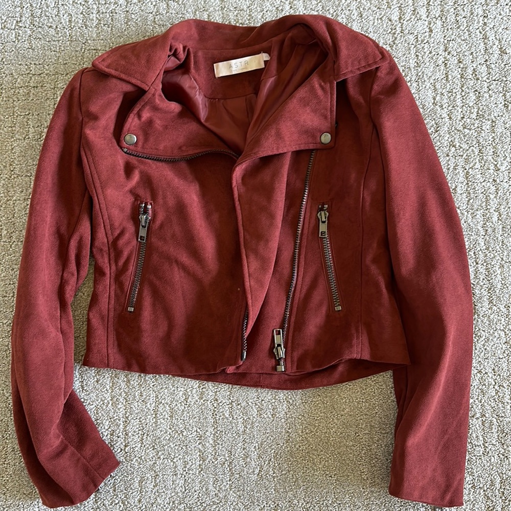 ASTR burnt red jacket perfect for fall/winter
